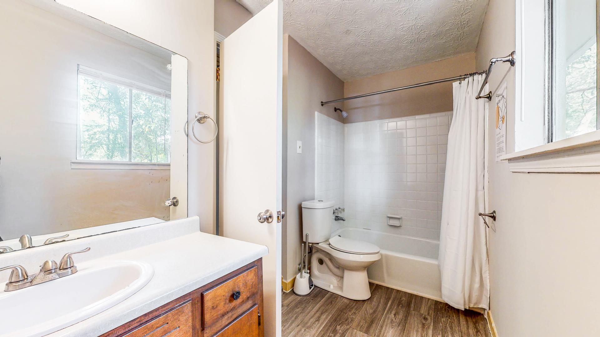 Bathroom(s)