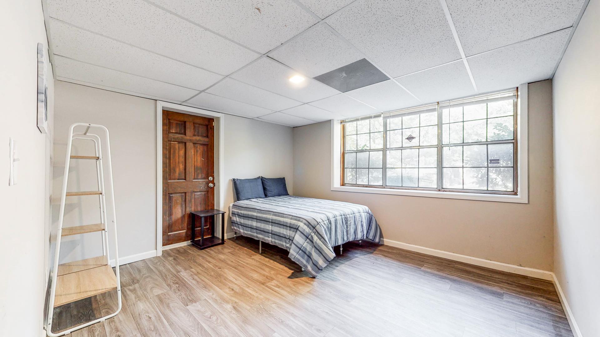 bedroom, detected: bed, window blind