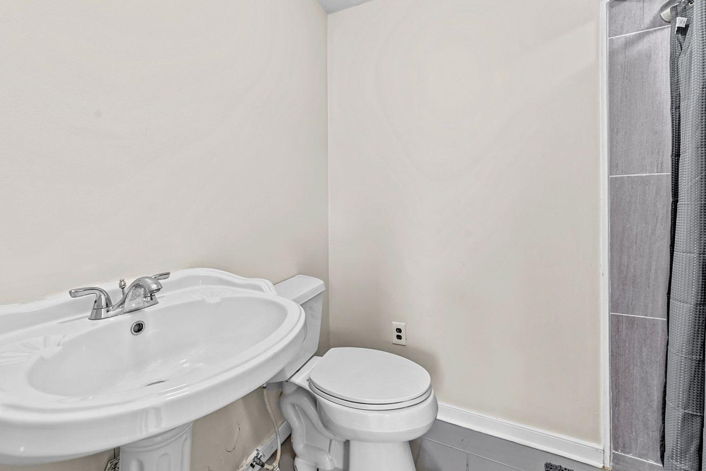 Bathroom(s)