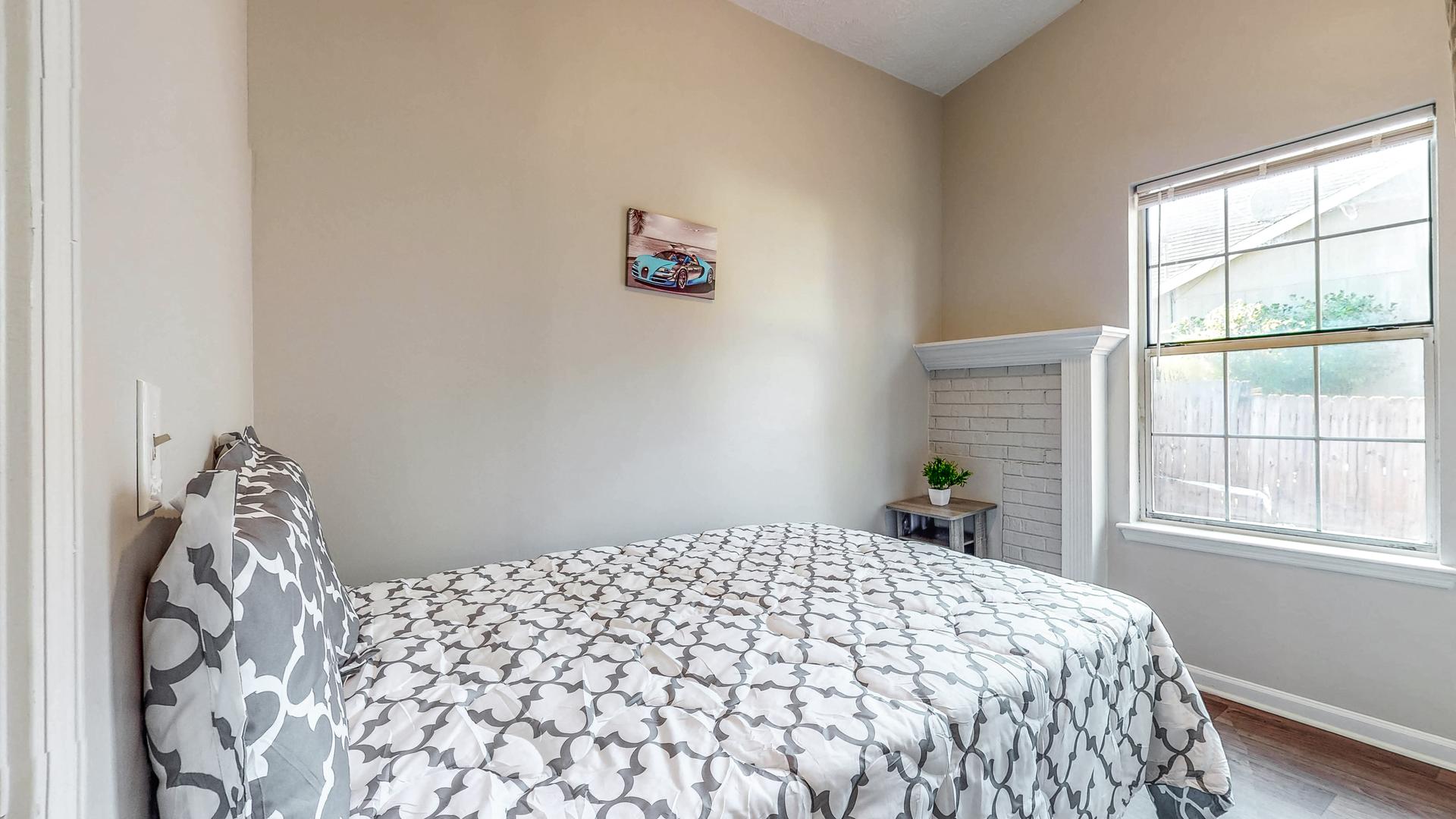 bedroom, detected: bed, window blind
