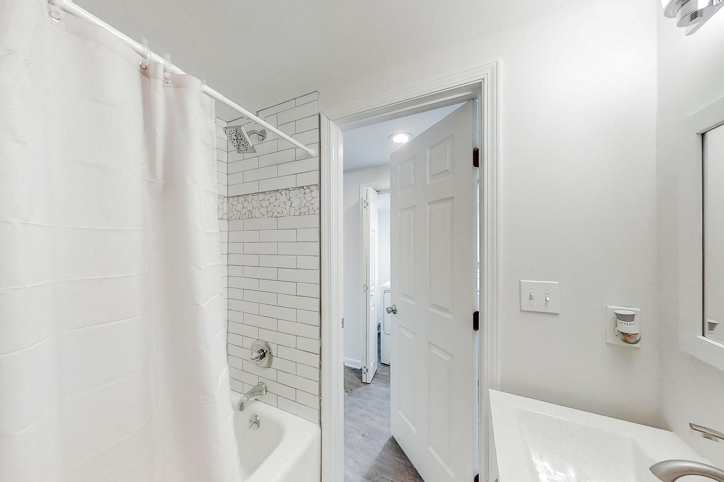 Bathroom(s)