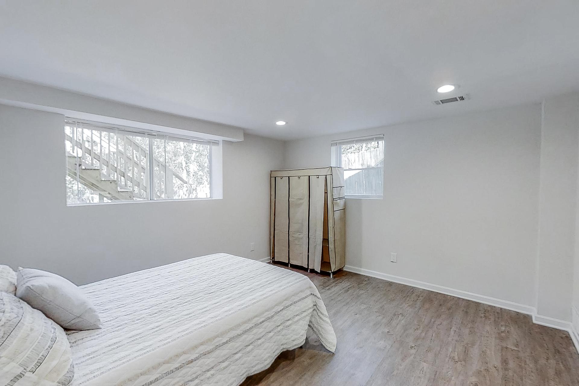 bedroom, detected: window blind, bed