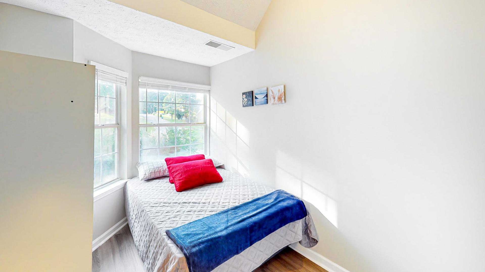 bedroom, detected: bed
