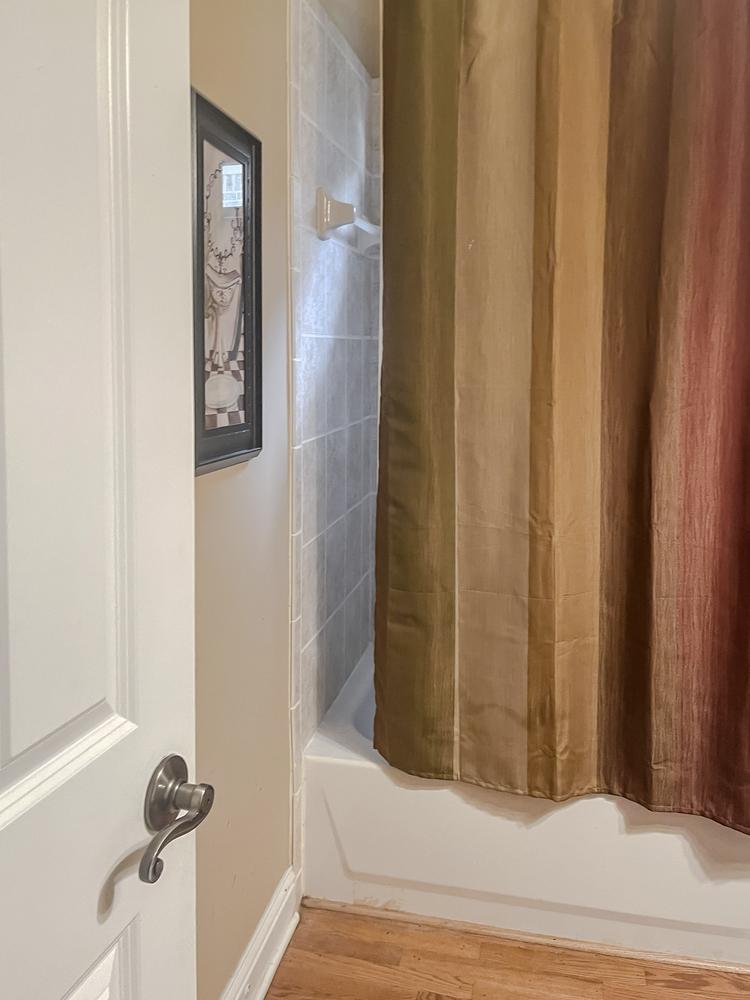 Bathroom(s)