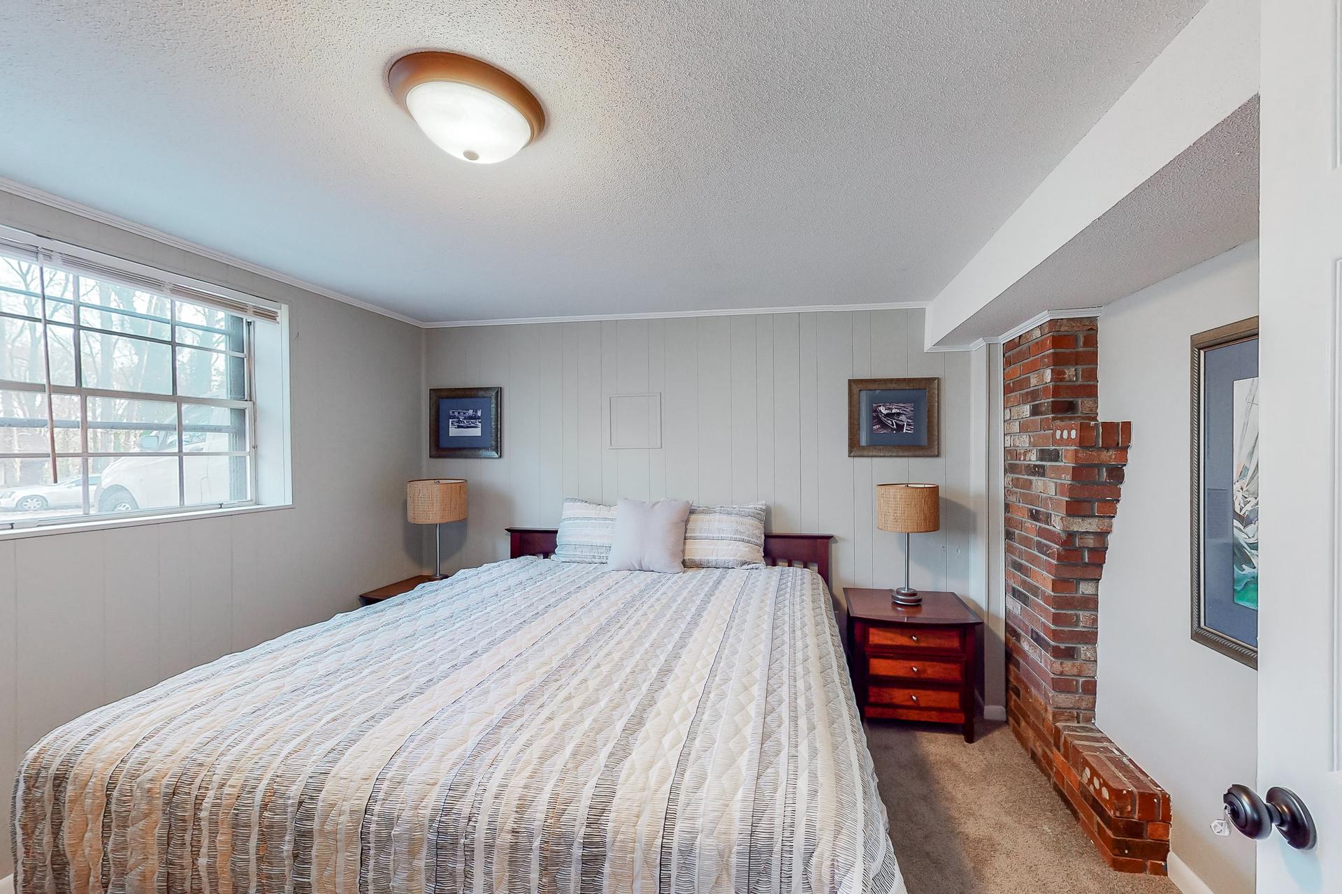 bedroom, detected: bed, window blind