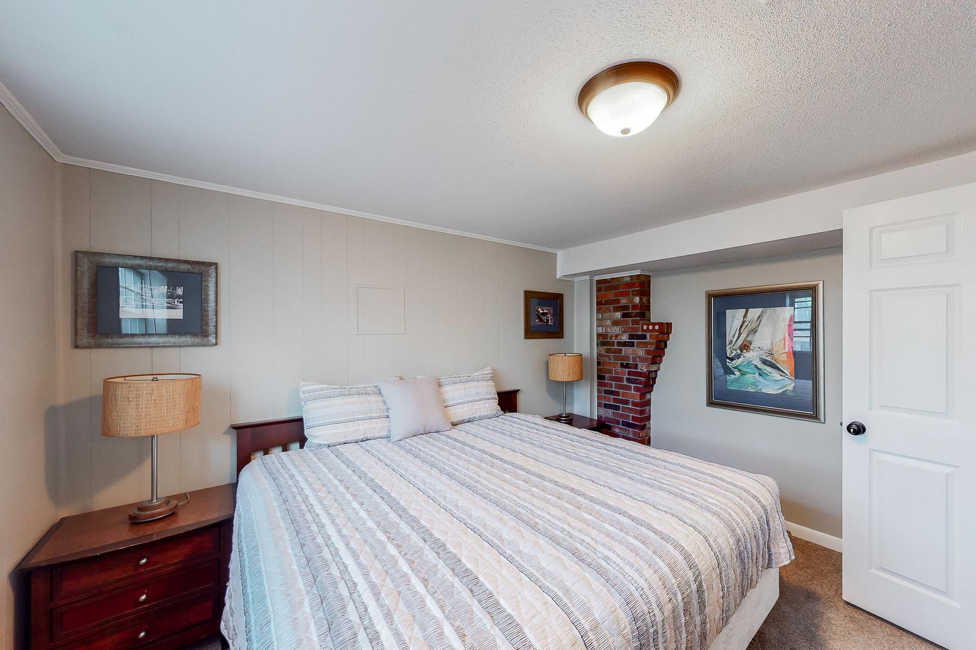 bedroom, detected: bed, window blind