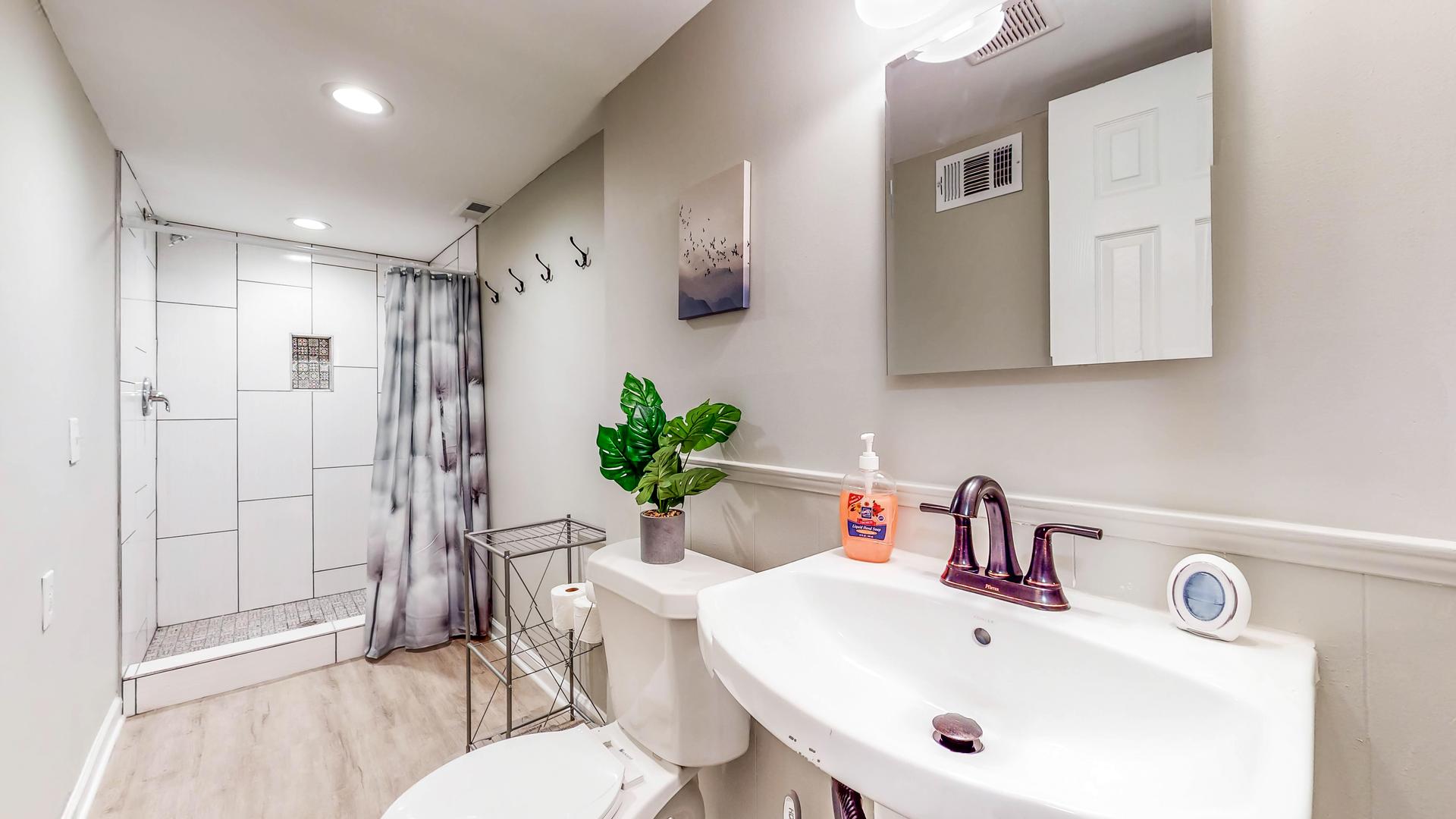 Bathroom(s)