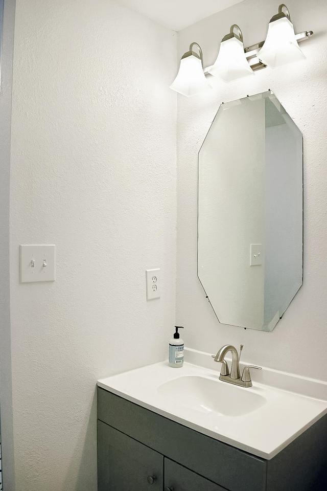 Bathroom(s)