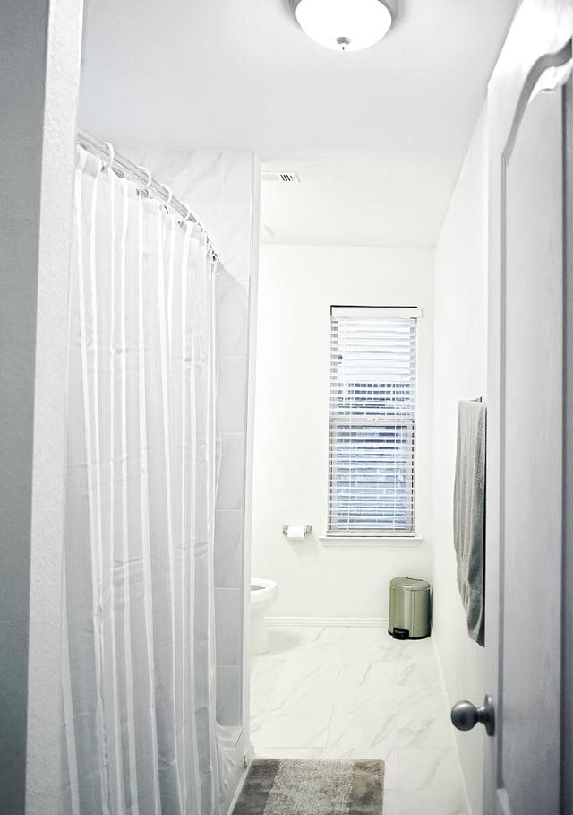 Bathroom(s)