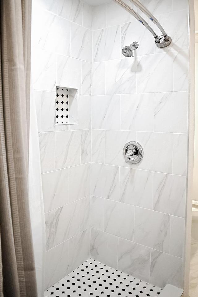 Bathroom(s)