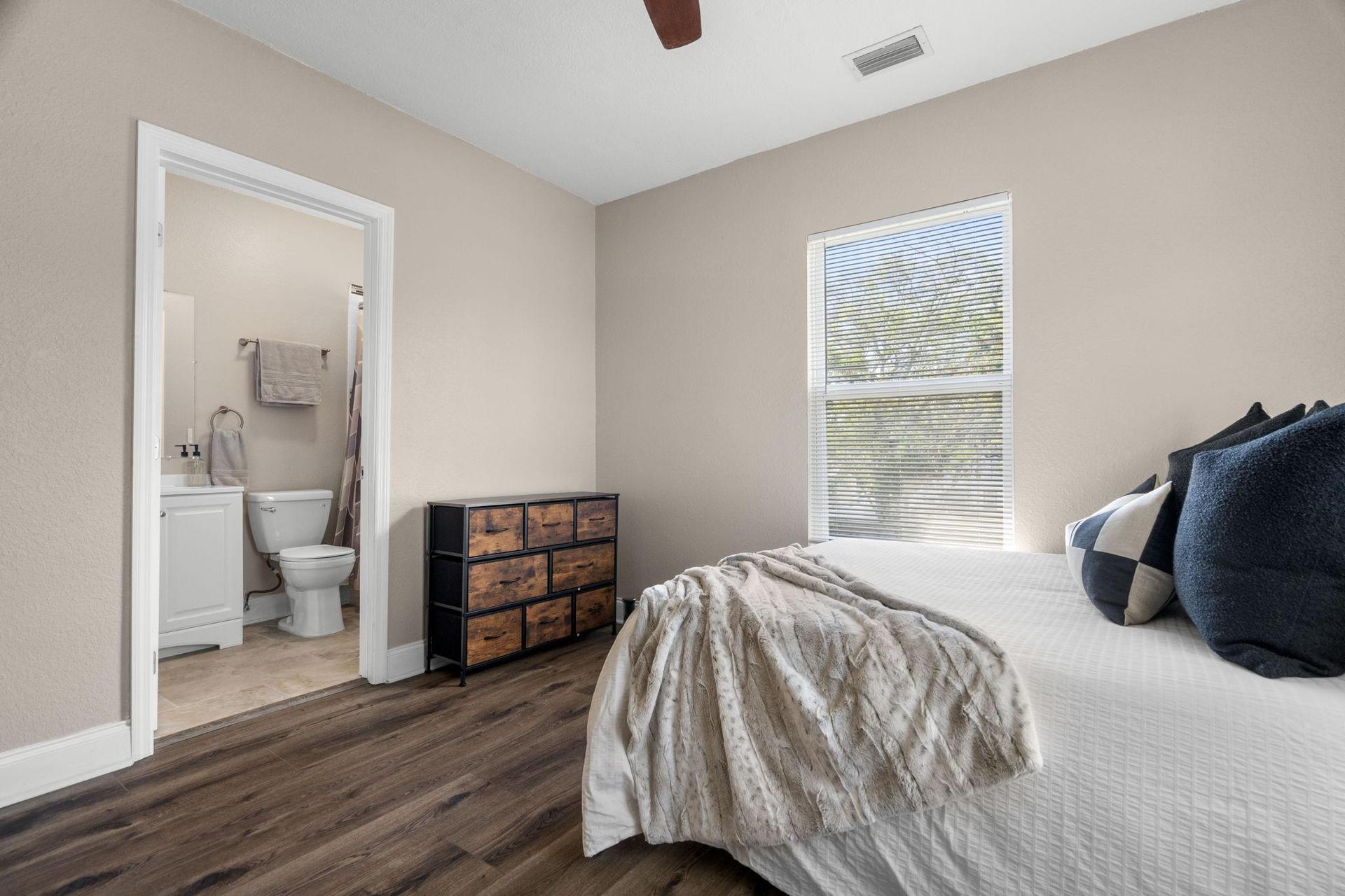 Disclaimer: This photo has been staged. Not all furnishings seen will be provided.