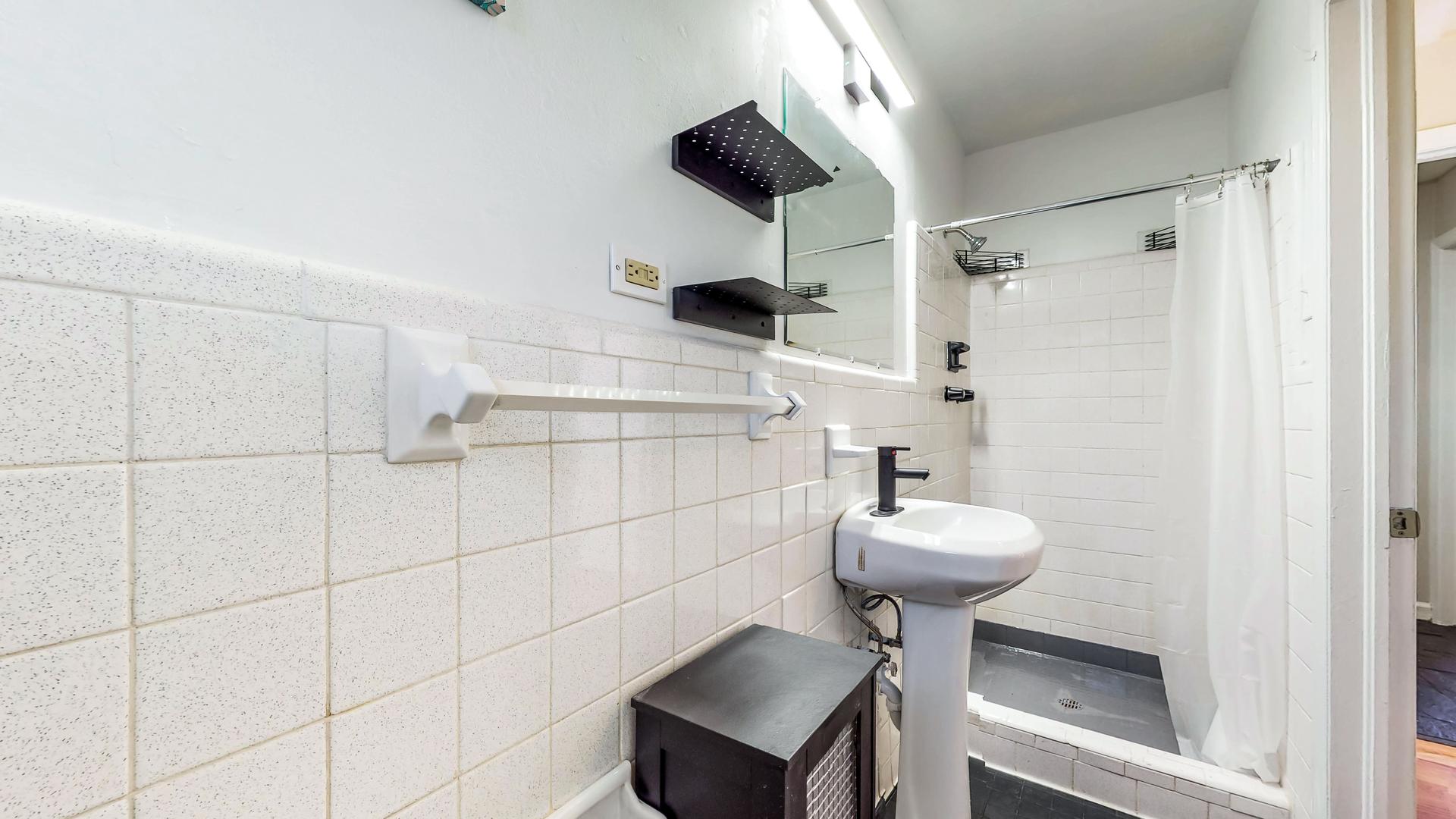 Bathroom(s)