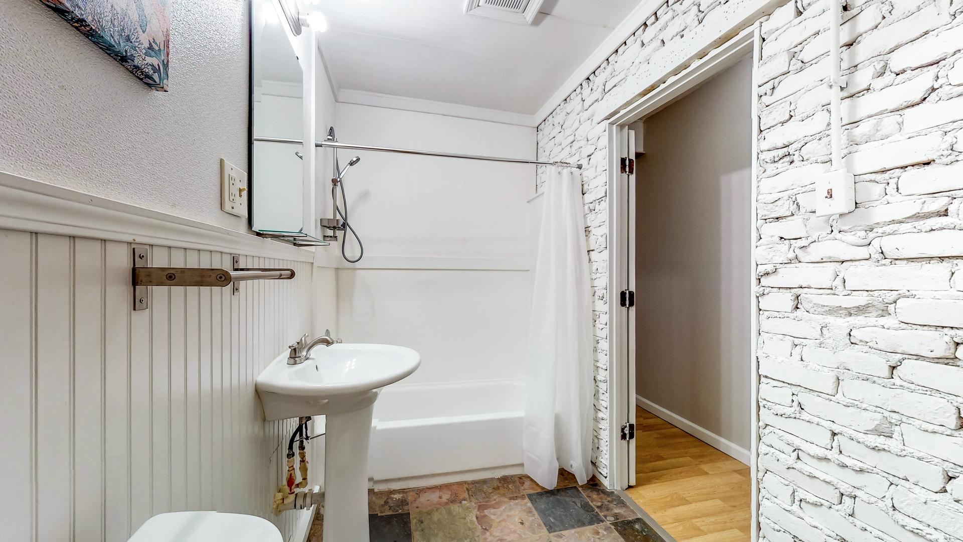 Bathroom(s)