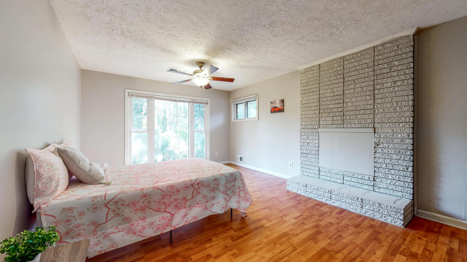 bedroom, detected: window blind, ceiling fan