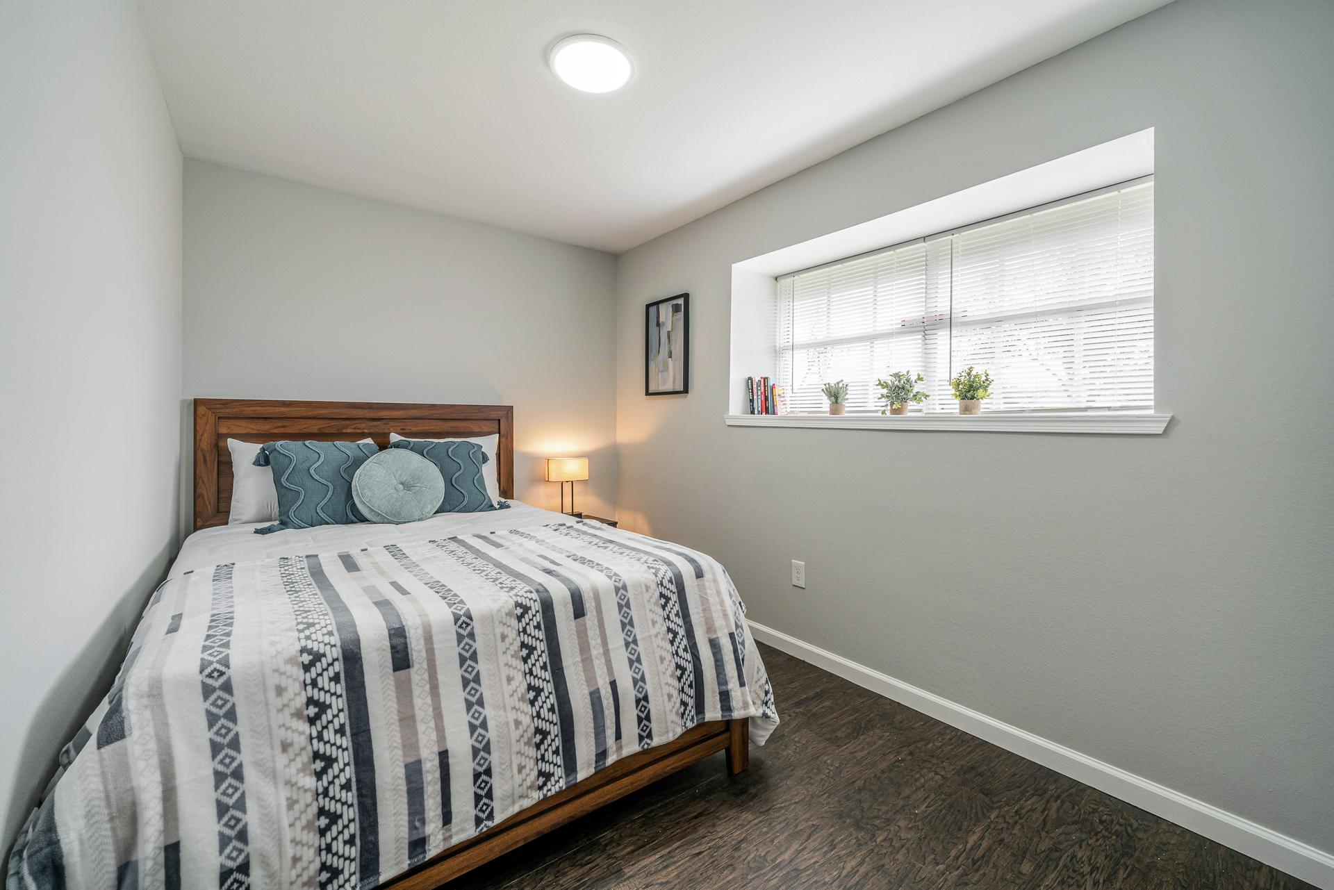 bedroom, detected: bed, window blind