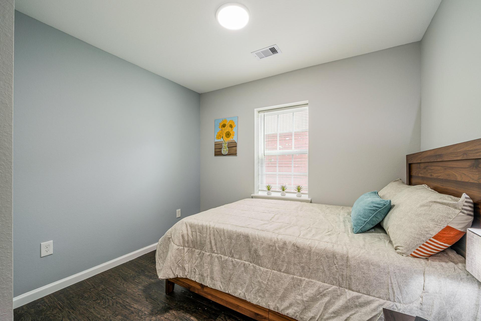 bedroom, detected: bed, window blind