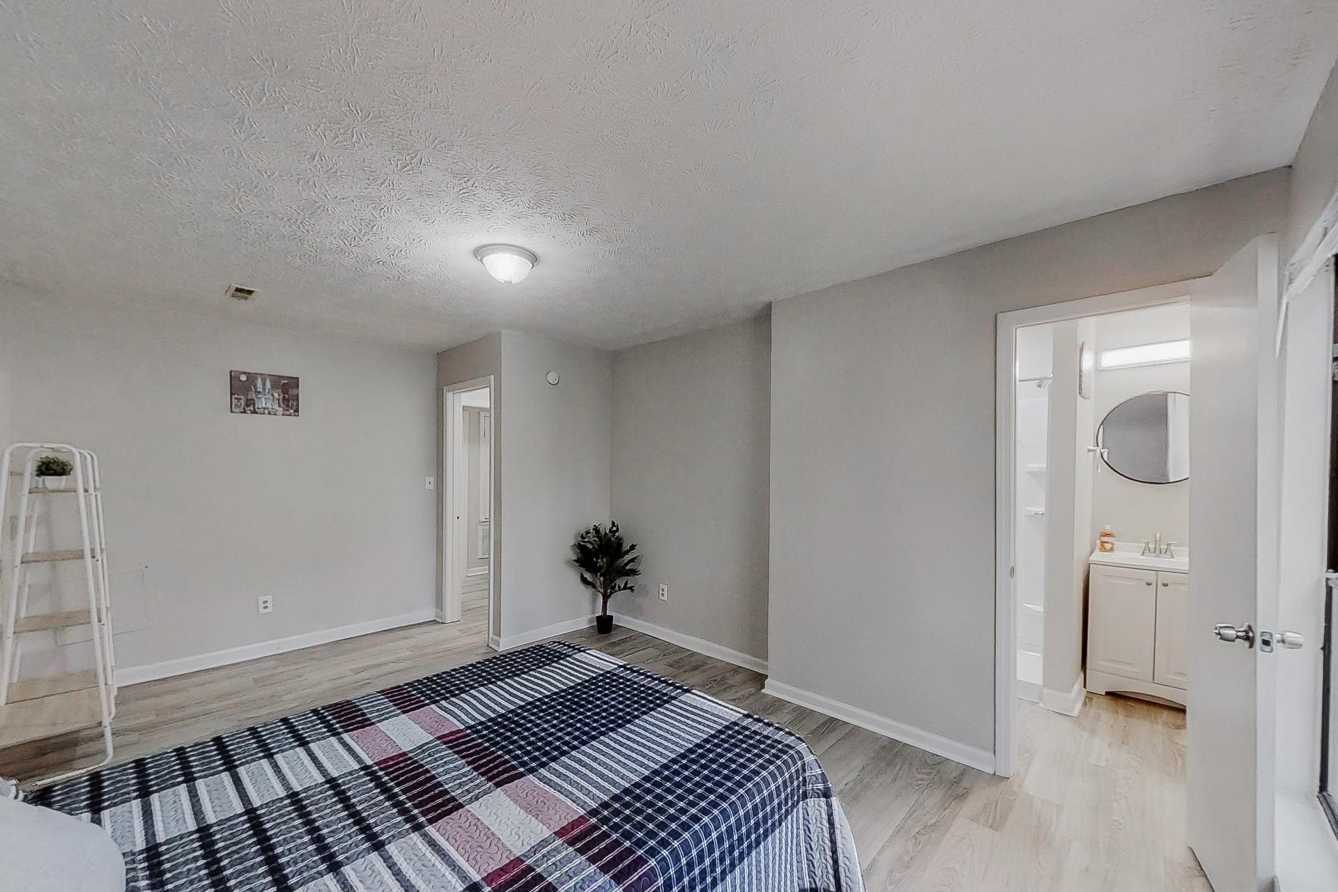 bedroom, detected: bed, window blind