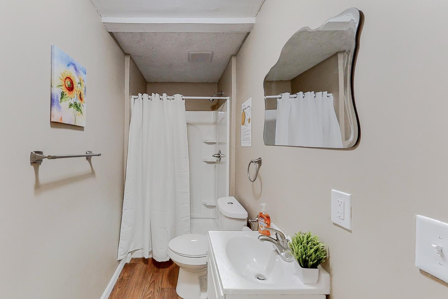 Bathroom(s)