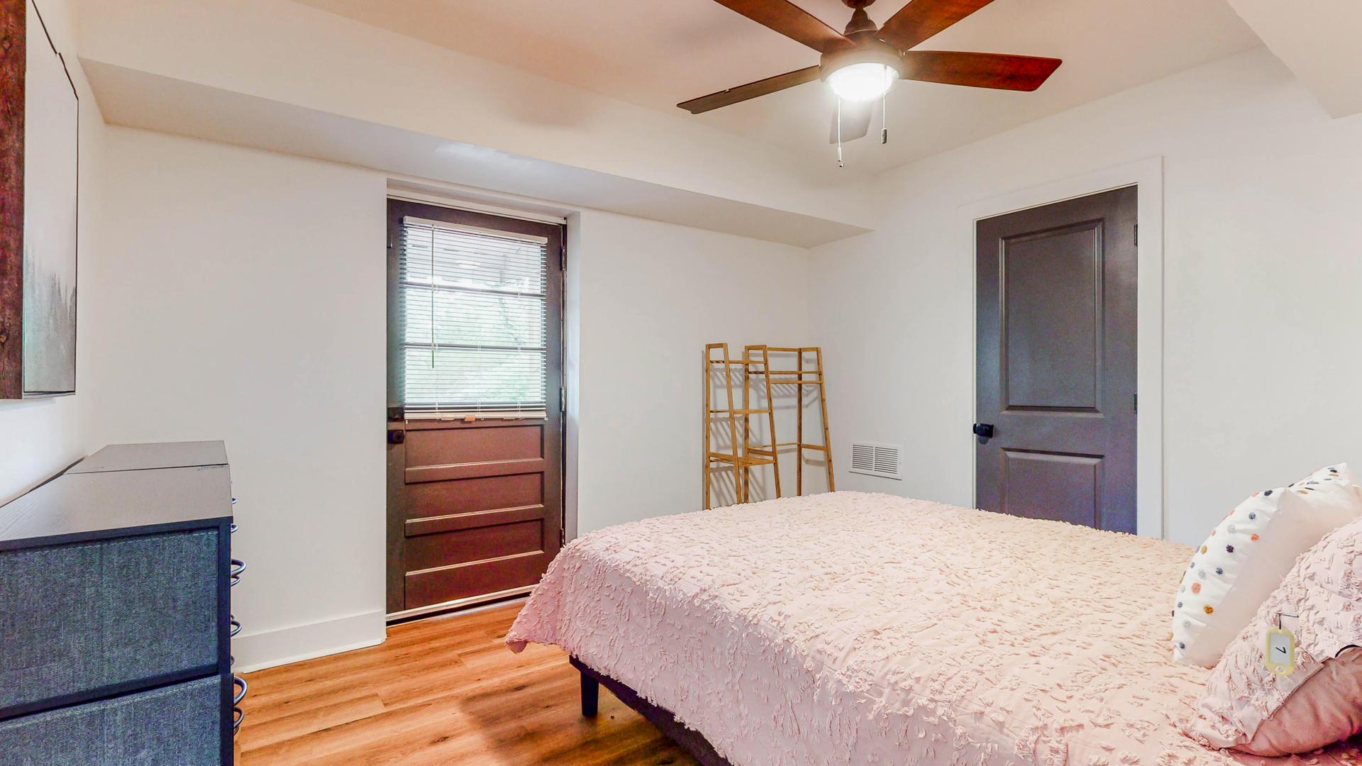 bedroom, detected: ceiling fan, window blind, bed