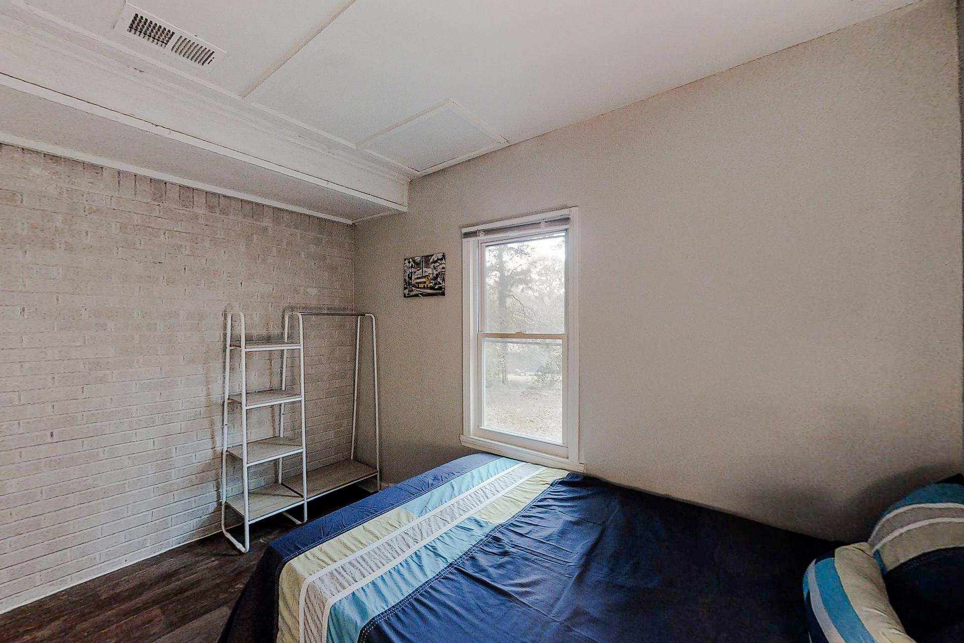 bedroom, detected: bed, window blind