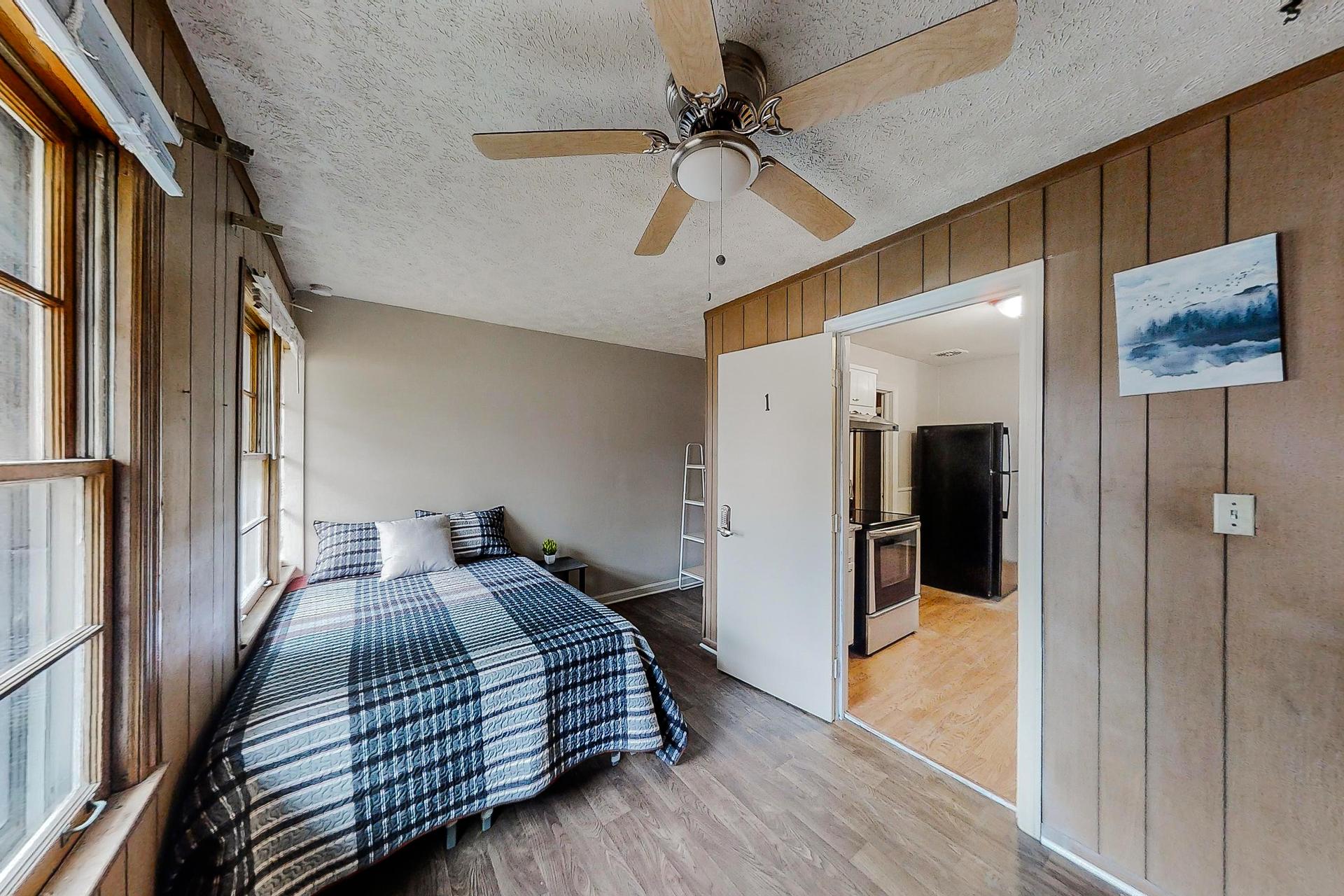 bedroom, detected: ceiling fan, bed, window blind