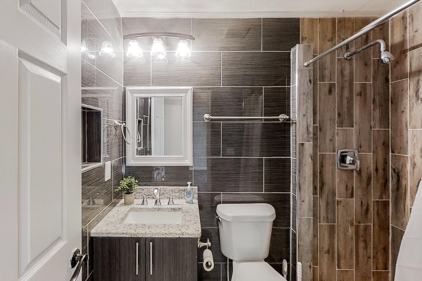 Bathroom(s)