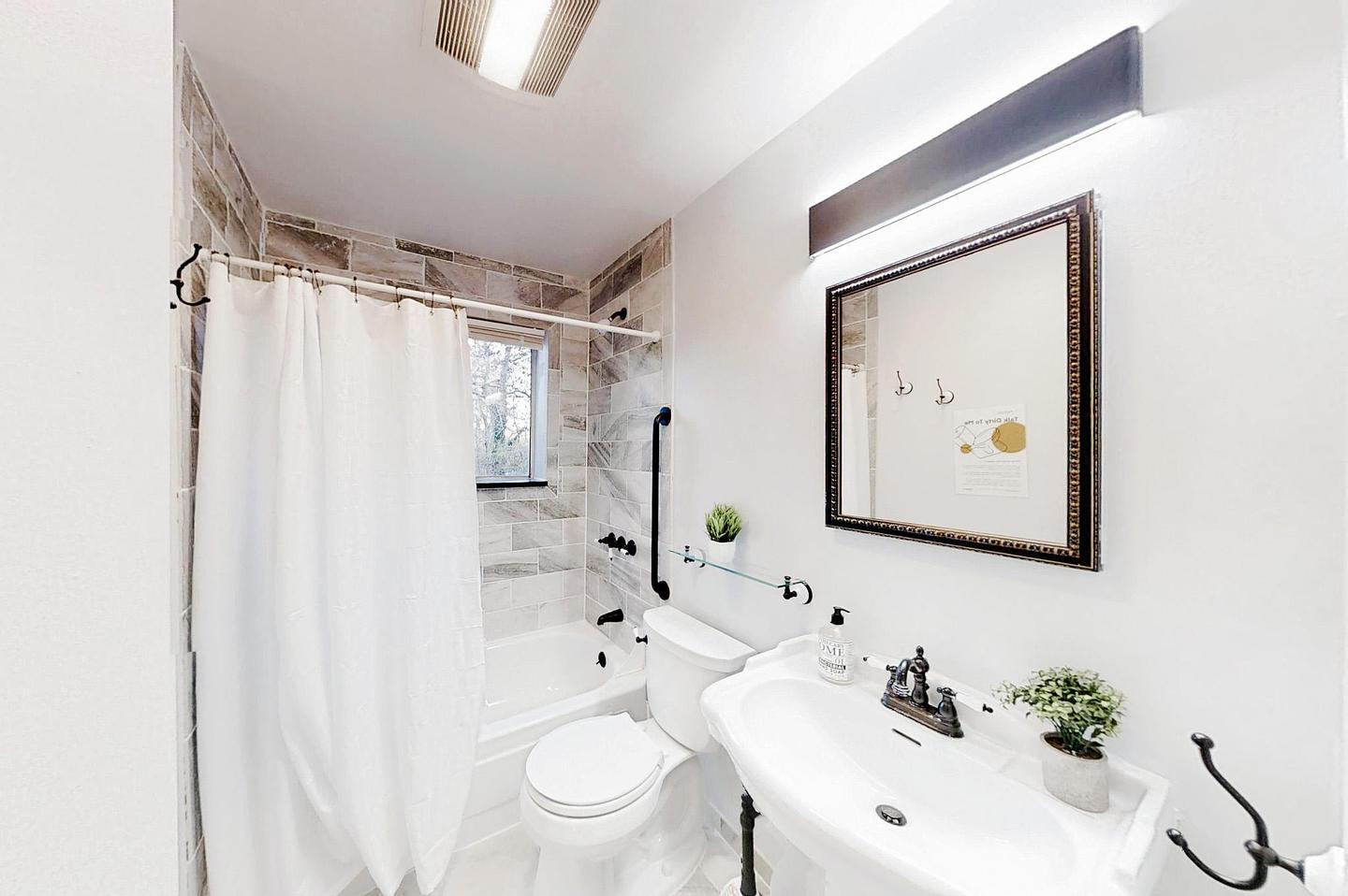Bathroom(s)