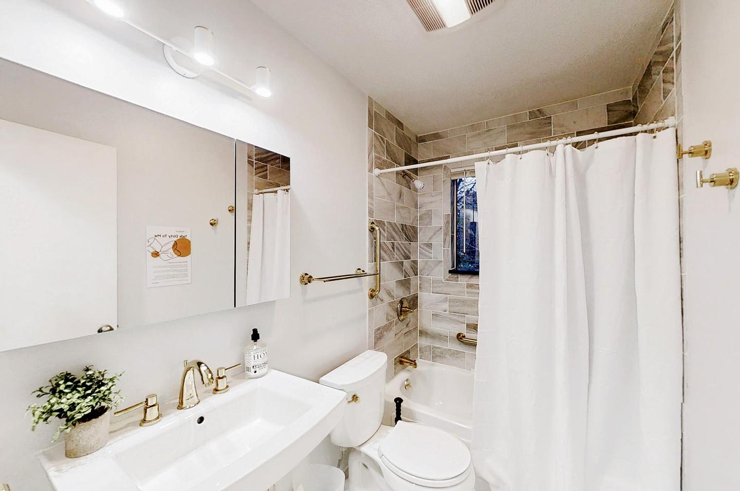 Bathroom(s)