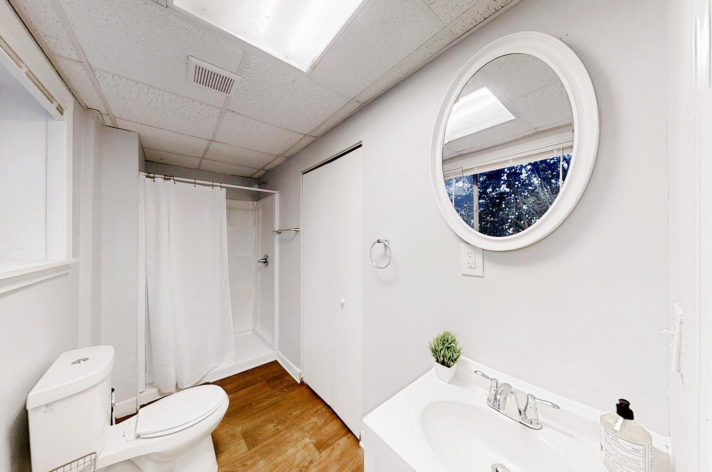 Bathroom(s)