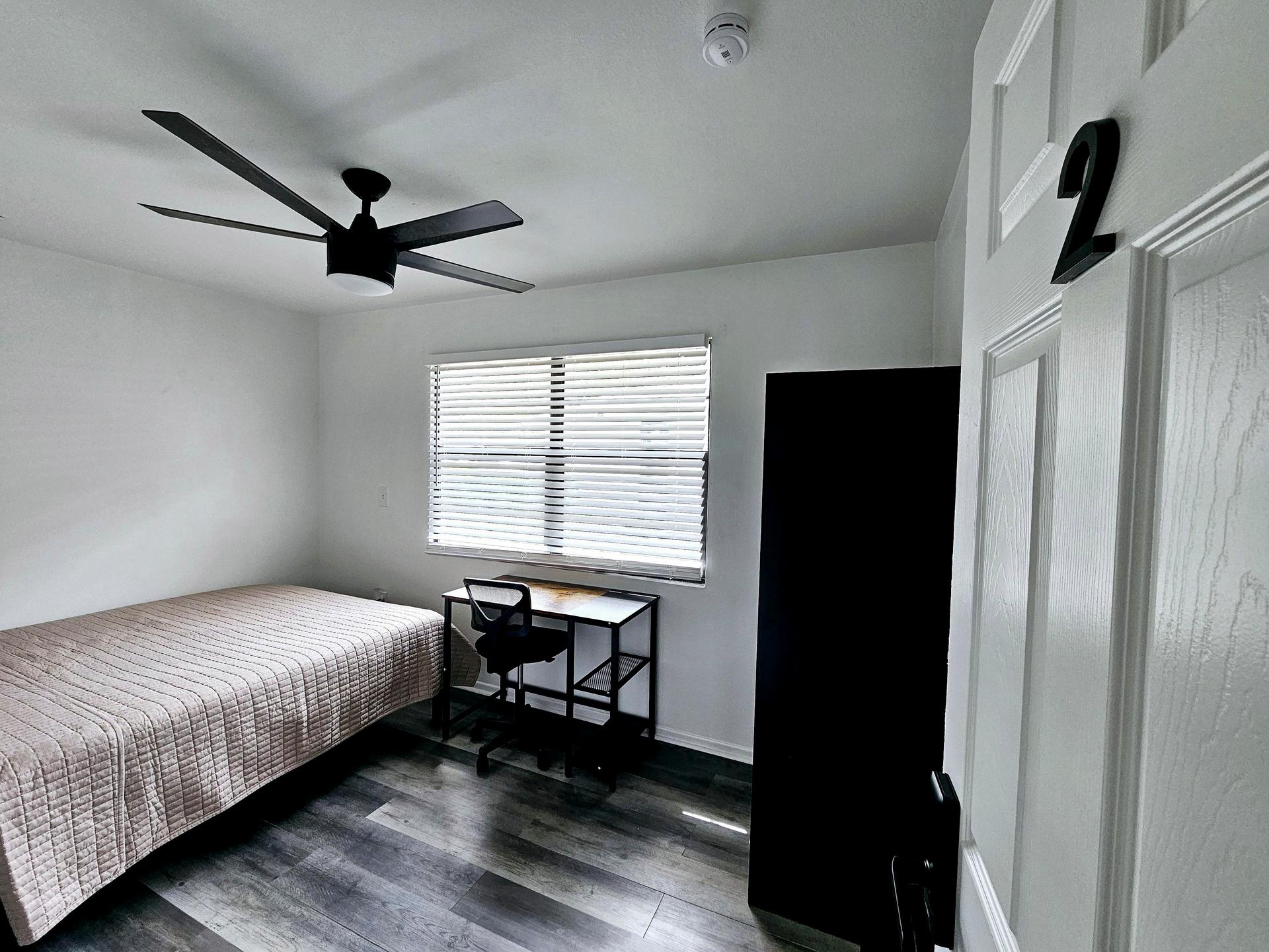 bedroom, detected:ceiling fan, window blind, bed