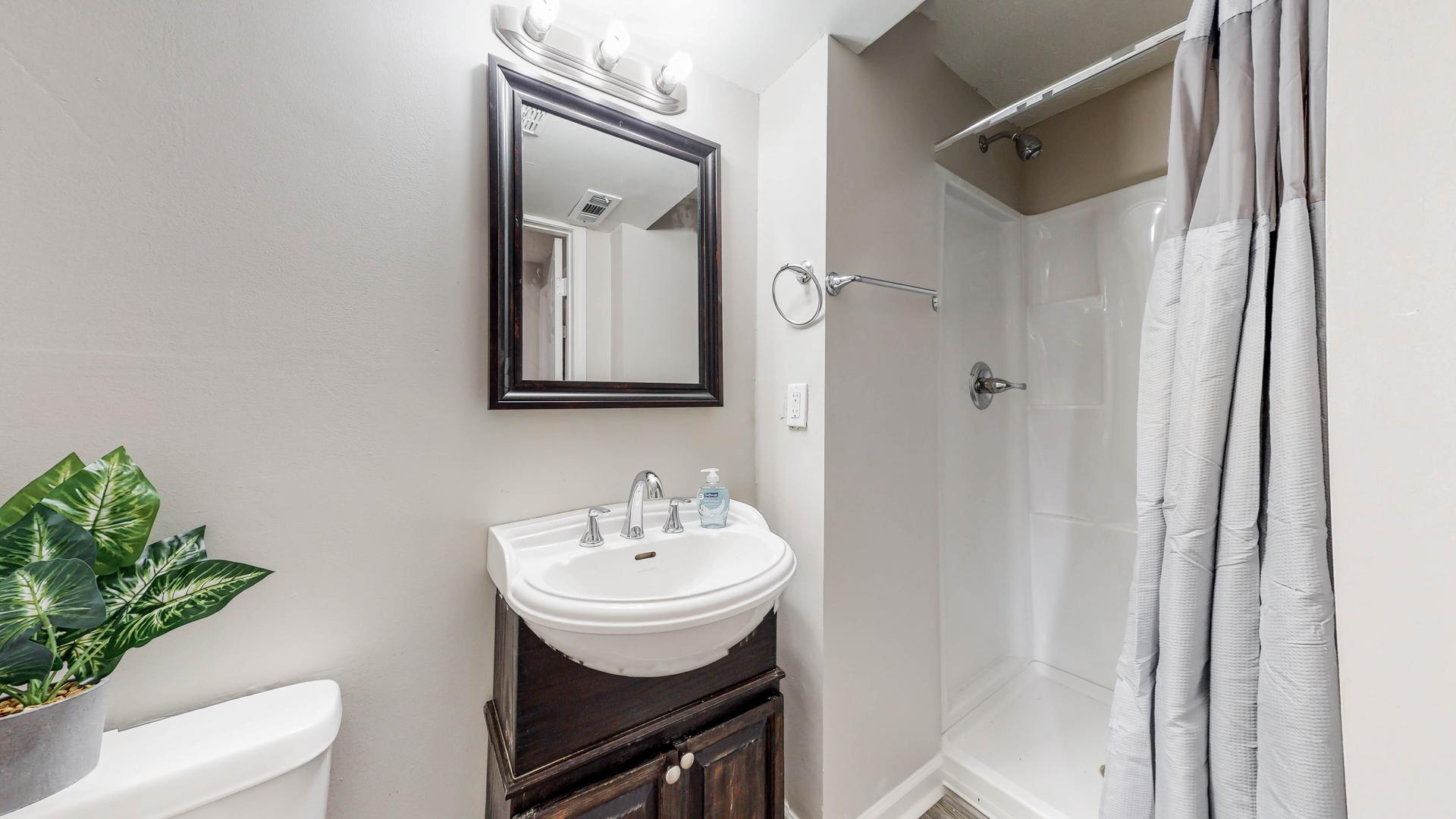 Bathroom(s)