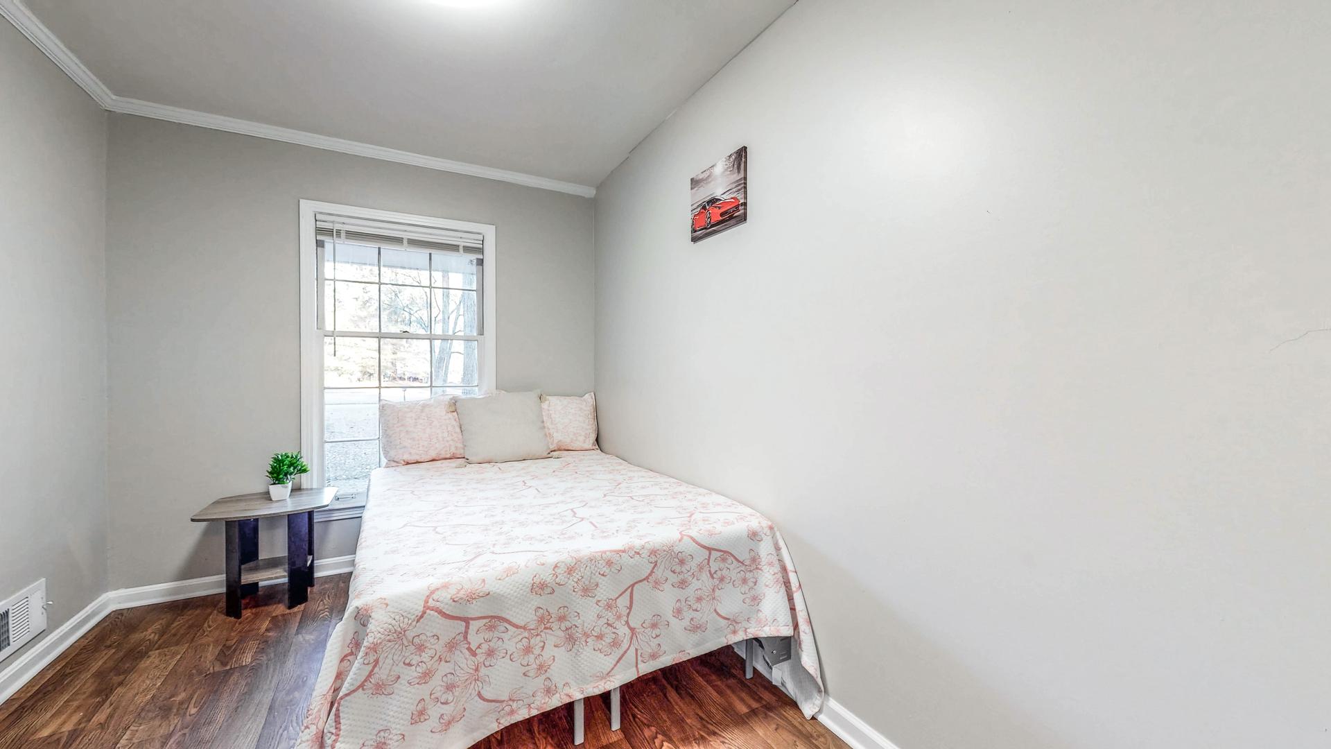 bedroom, detected: bed, window blind