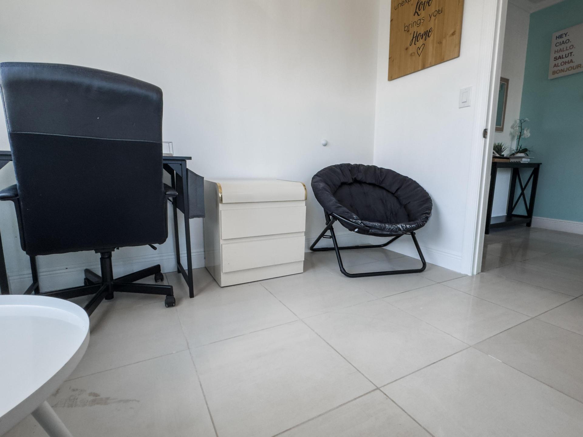 Single bed
Smart TV and Mini fridge