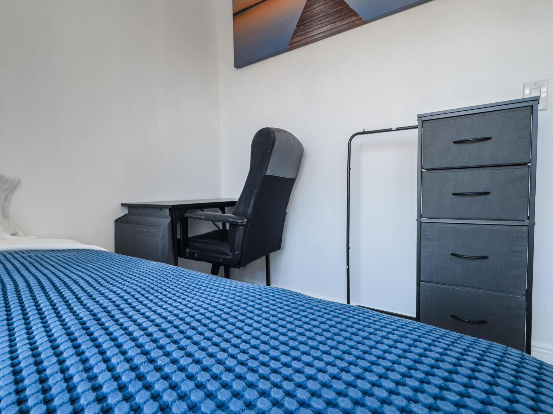 Single bed
Smart TV and Mini fridge