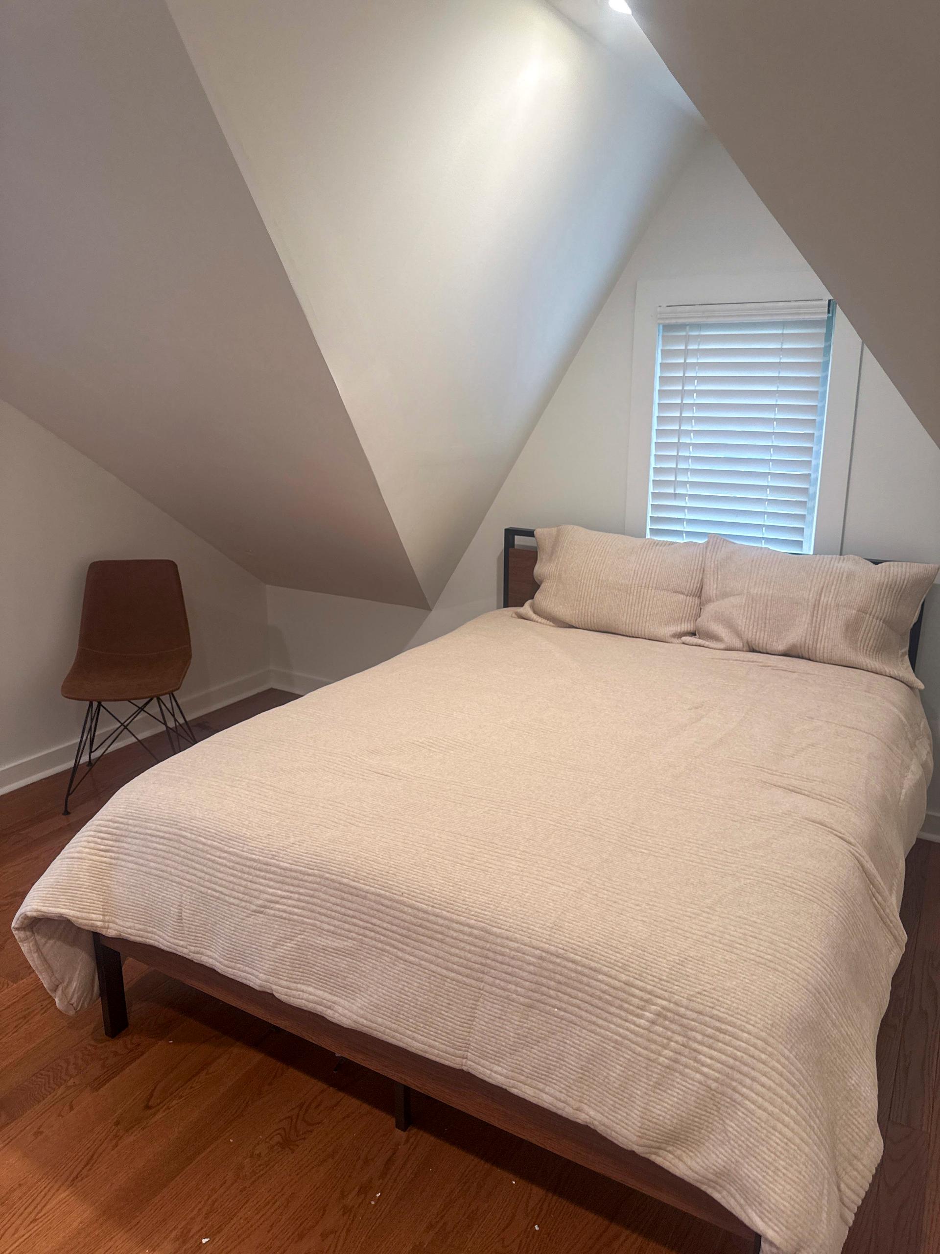 bedroom, detected:bed, window blind