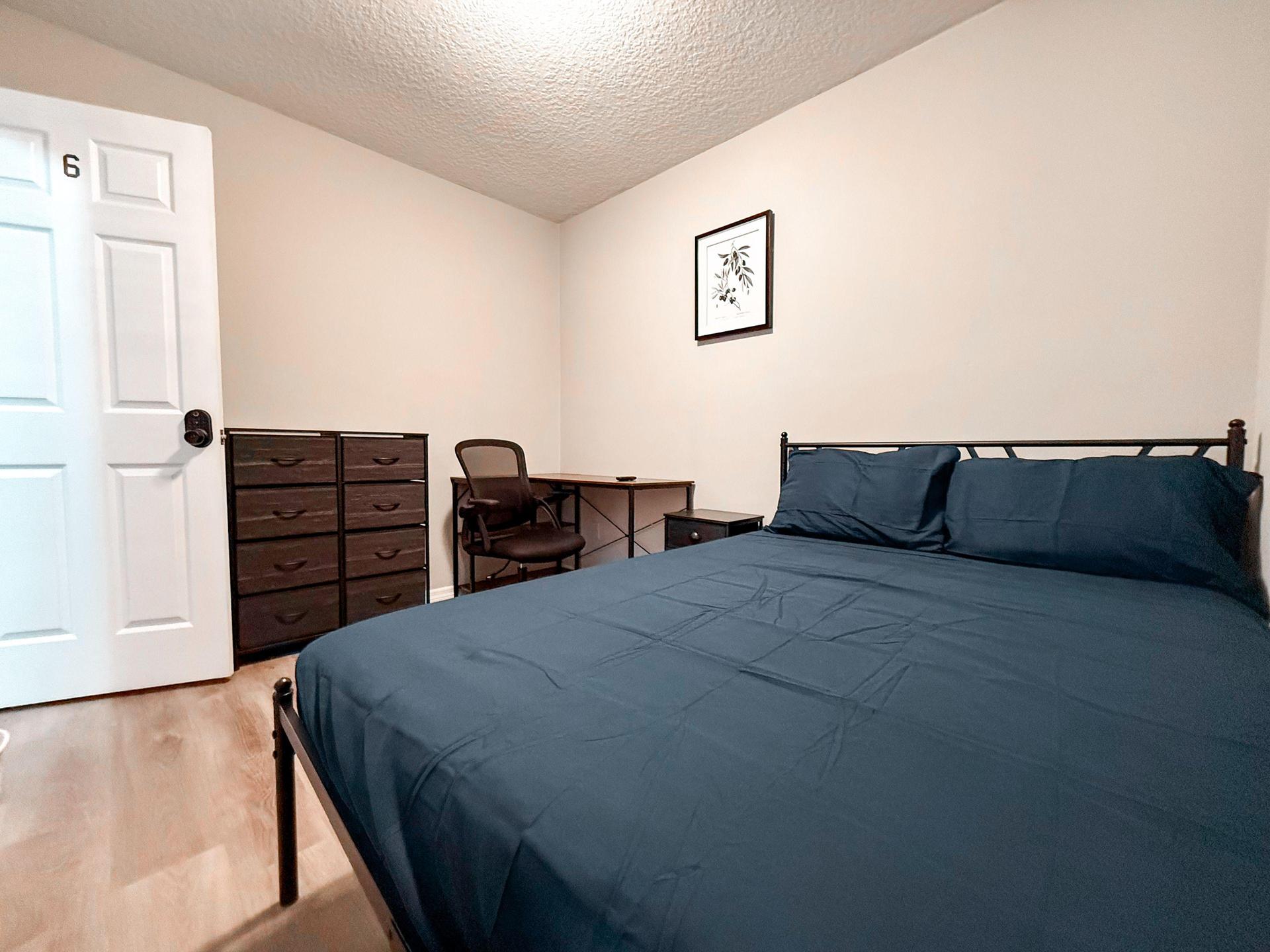 Full size bed with 4K Smart TV and Mini fridge