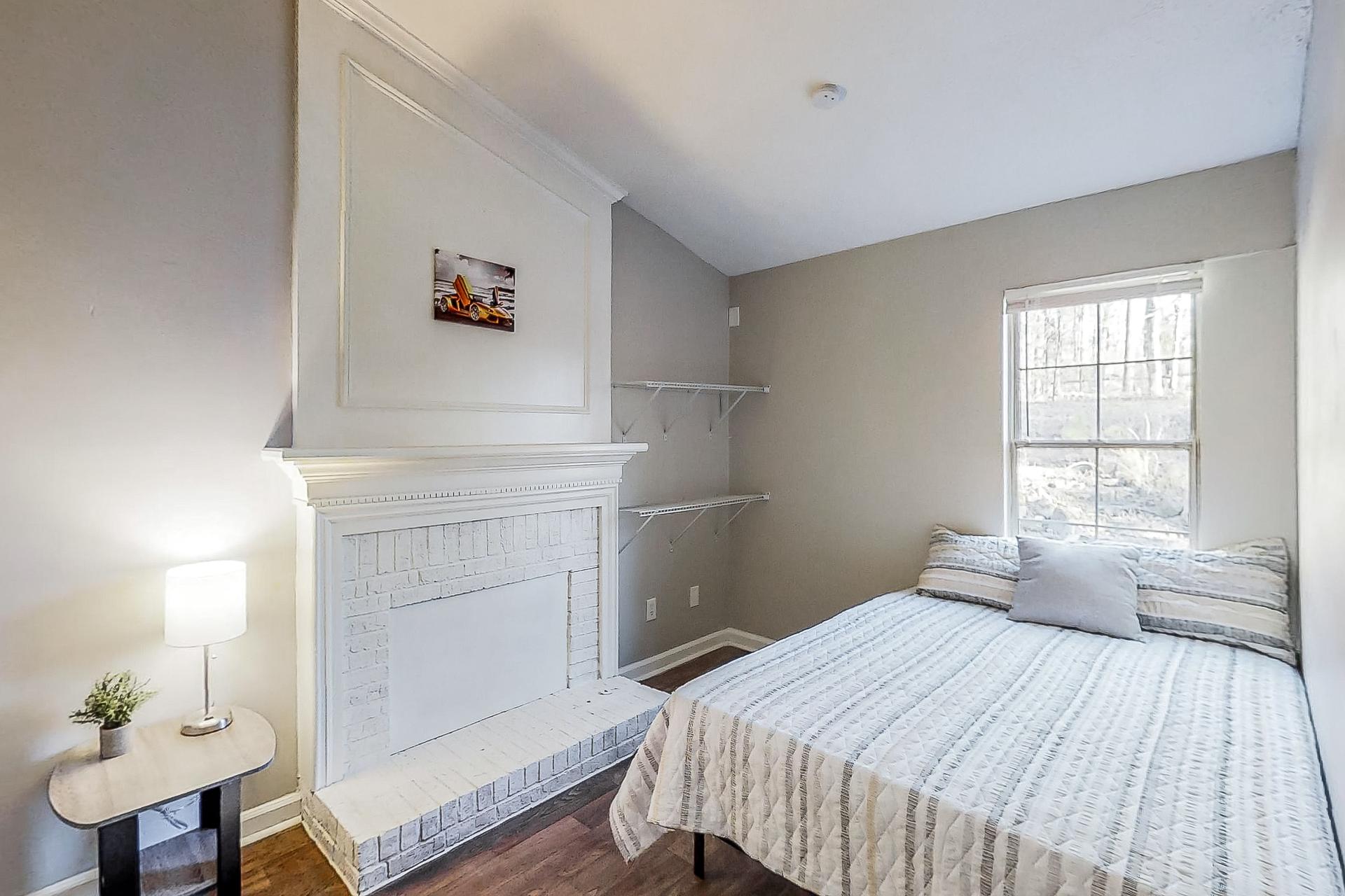 bedroom, detected: bed, window blind
