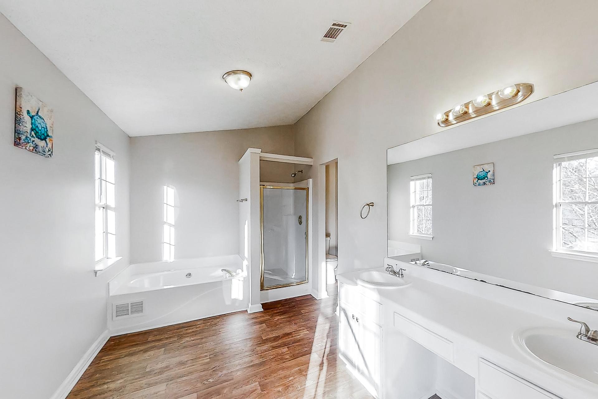 bathroom, detected: bathtub