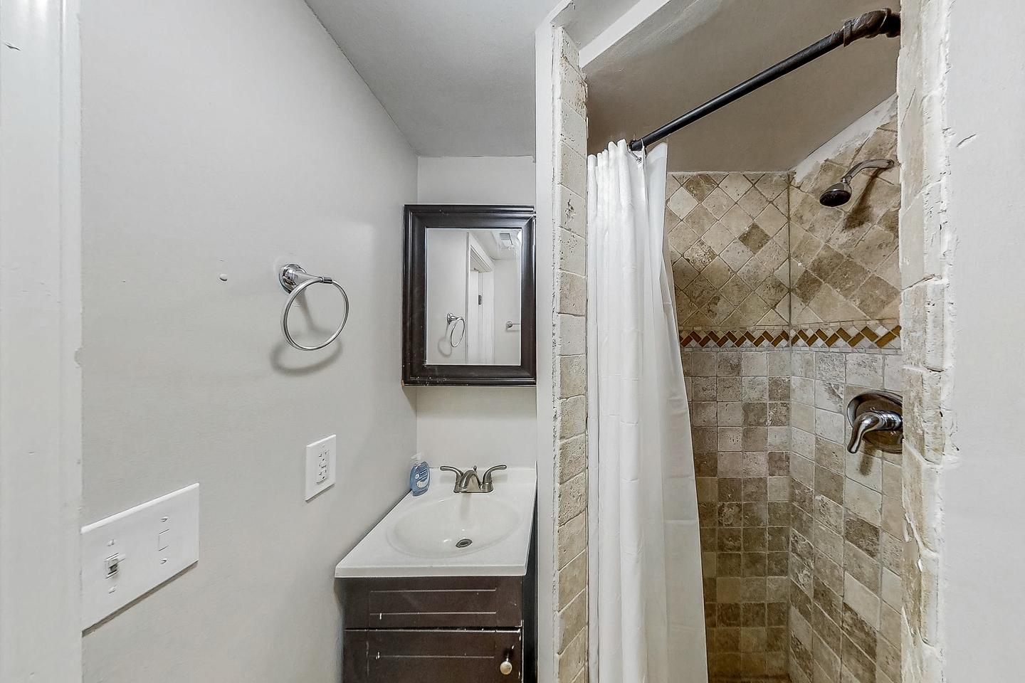 Bathroom(s)