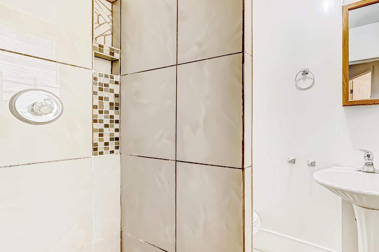 Bathroom(s)
