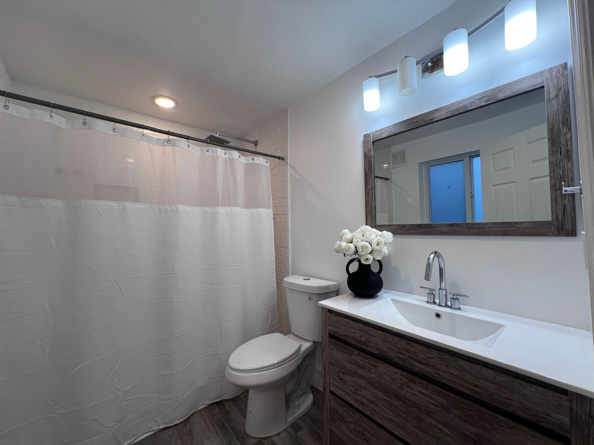 🆕 Spacious private bathroom with walk in tiled shower.