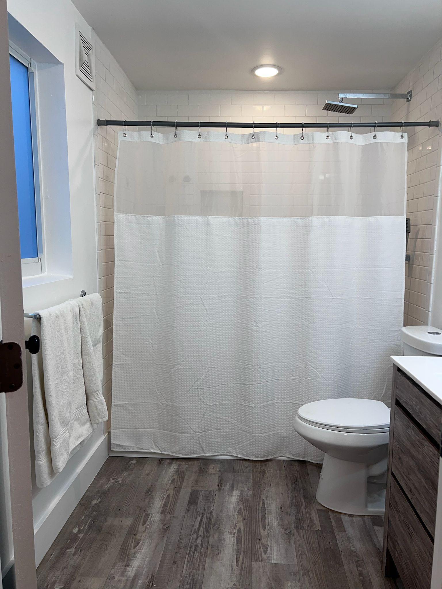 🆕 Spacious private bathroom with walk in tiled shower.