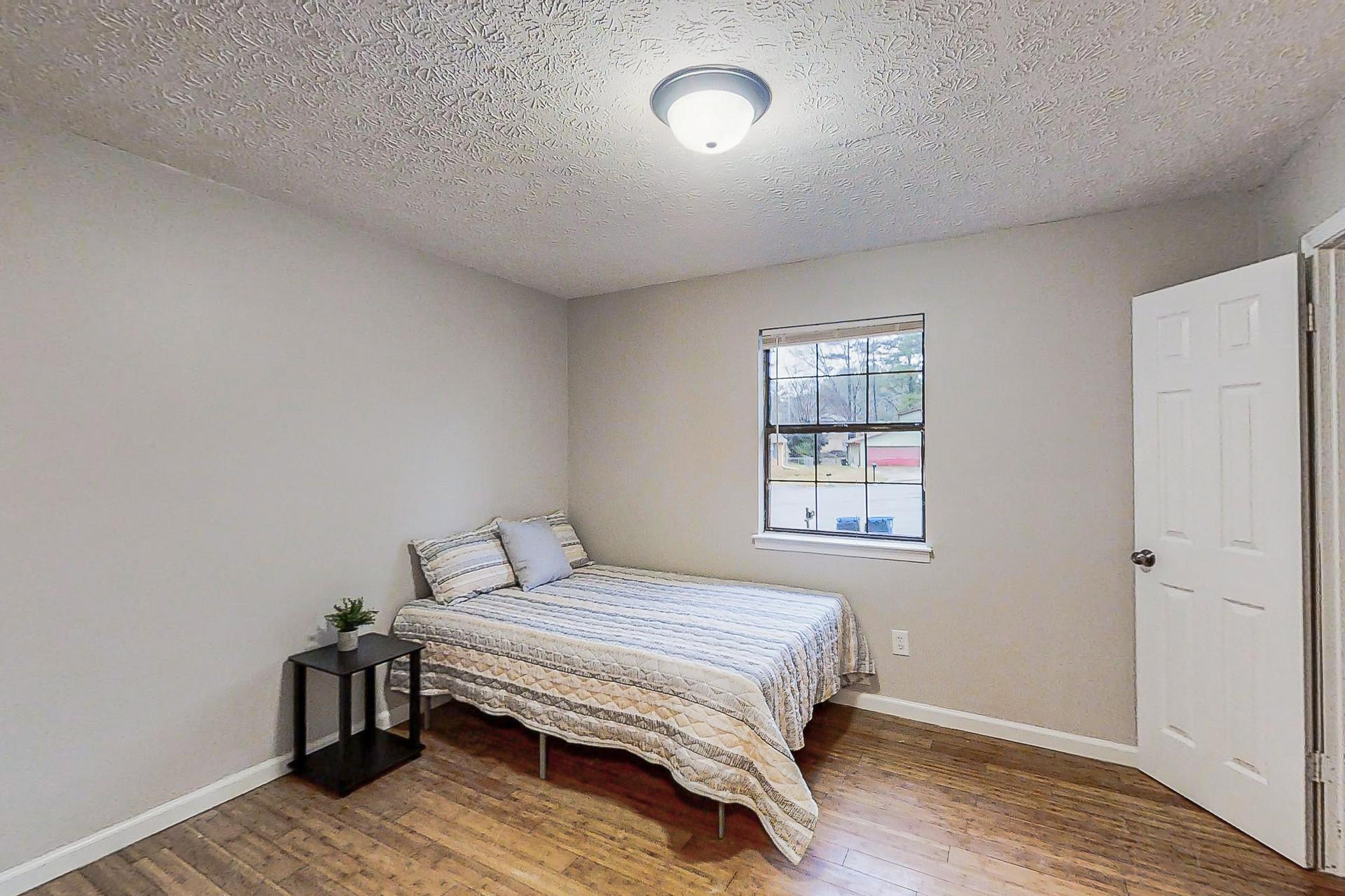 bedroom, detected: bed, window blind