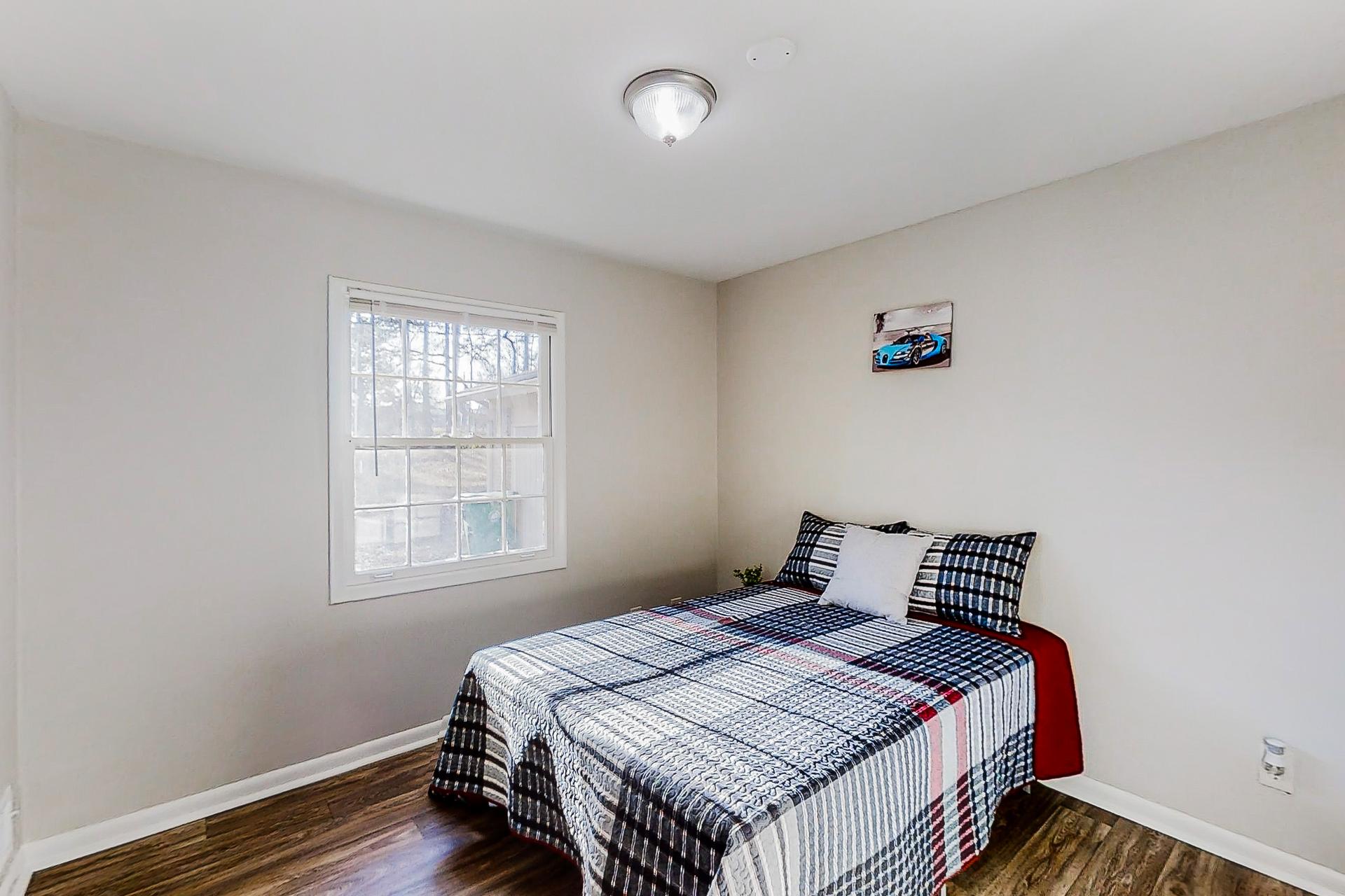 bedroom, detected: bed, window blind
