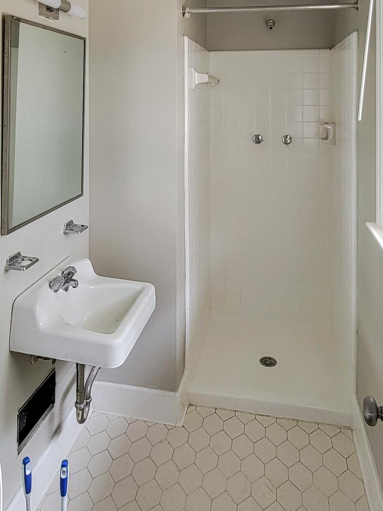 Bathroom(s)