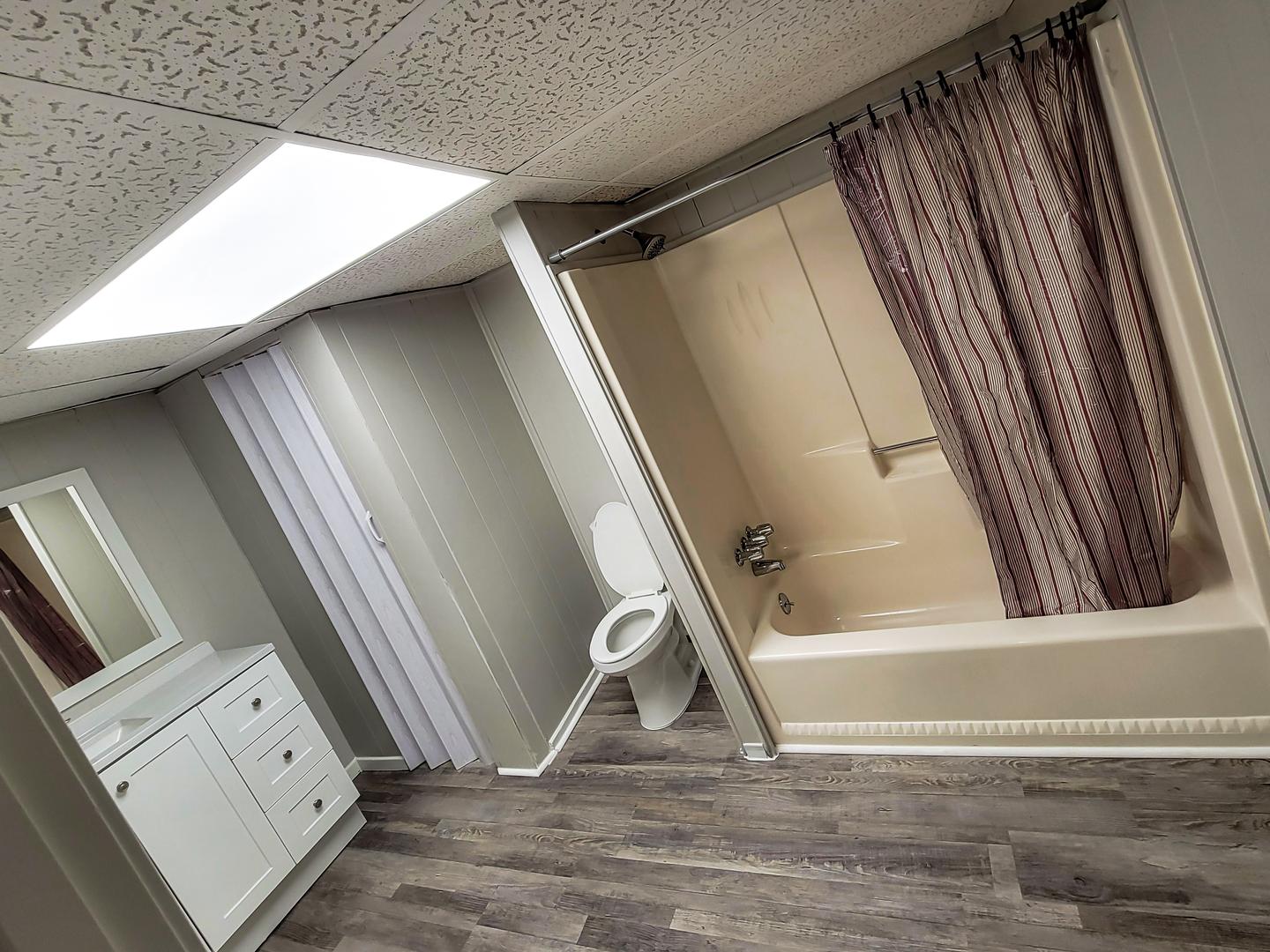 Bathroom(s)