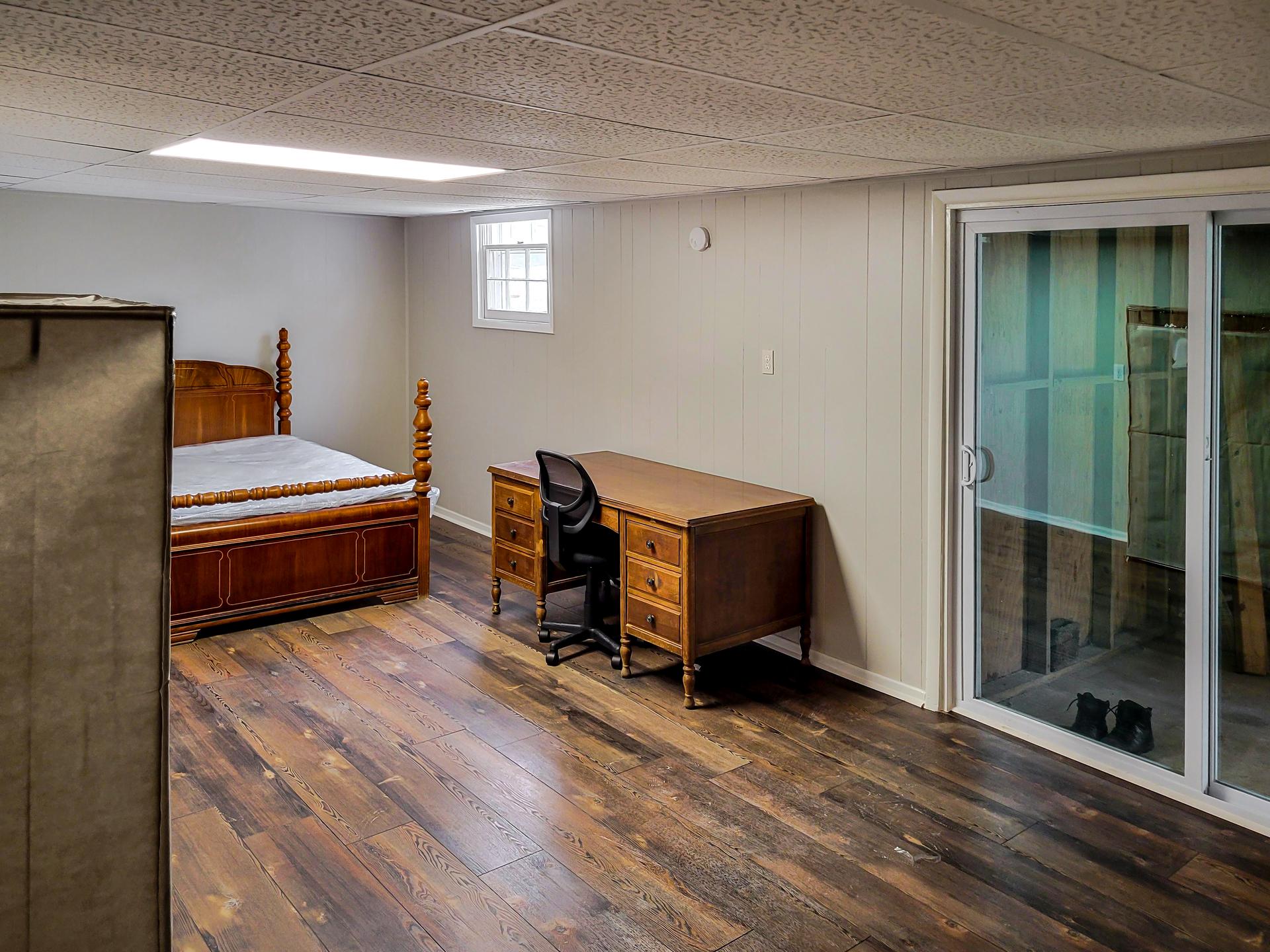 bedroom, detected: window blind