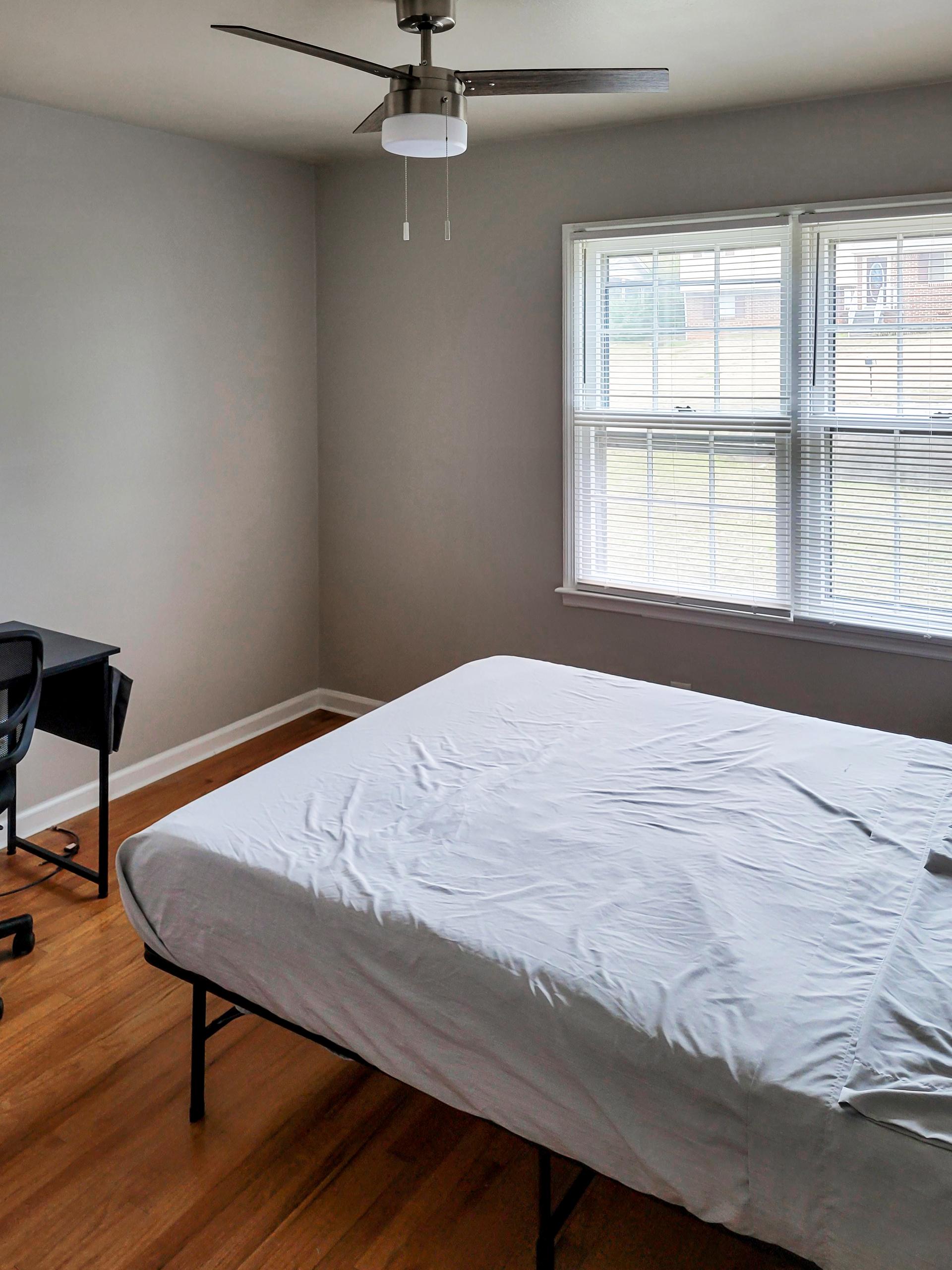 bedroom, detected: window blind, ceiling fan, bed