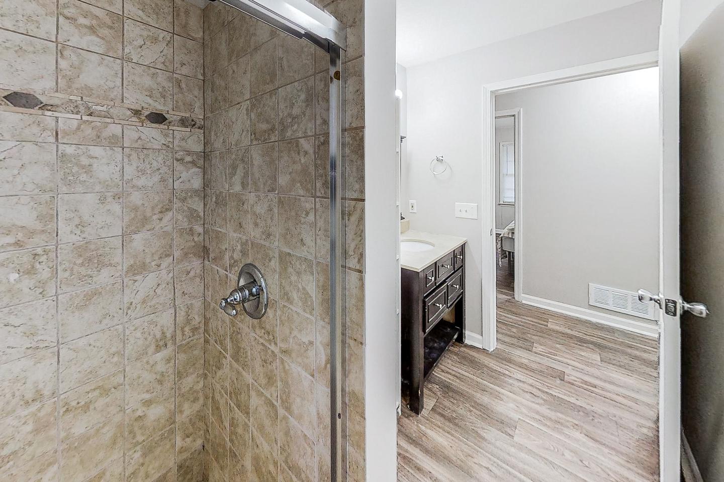Bathroom(s)