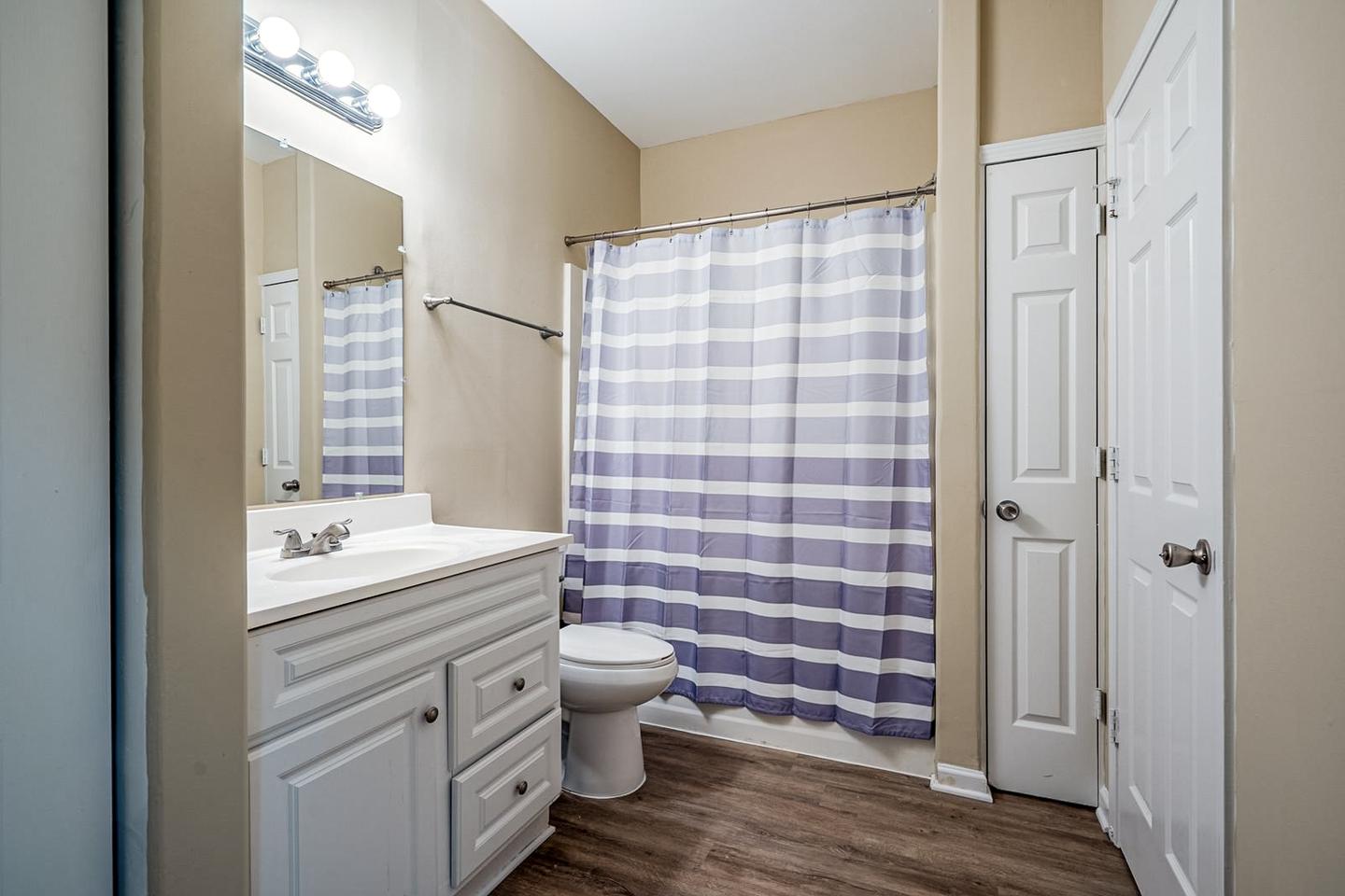 Bathroom(s)